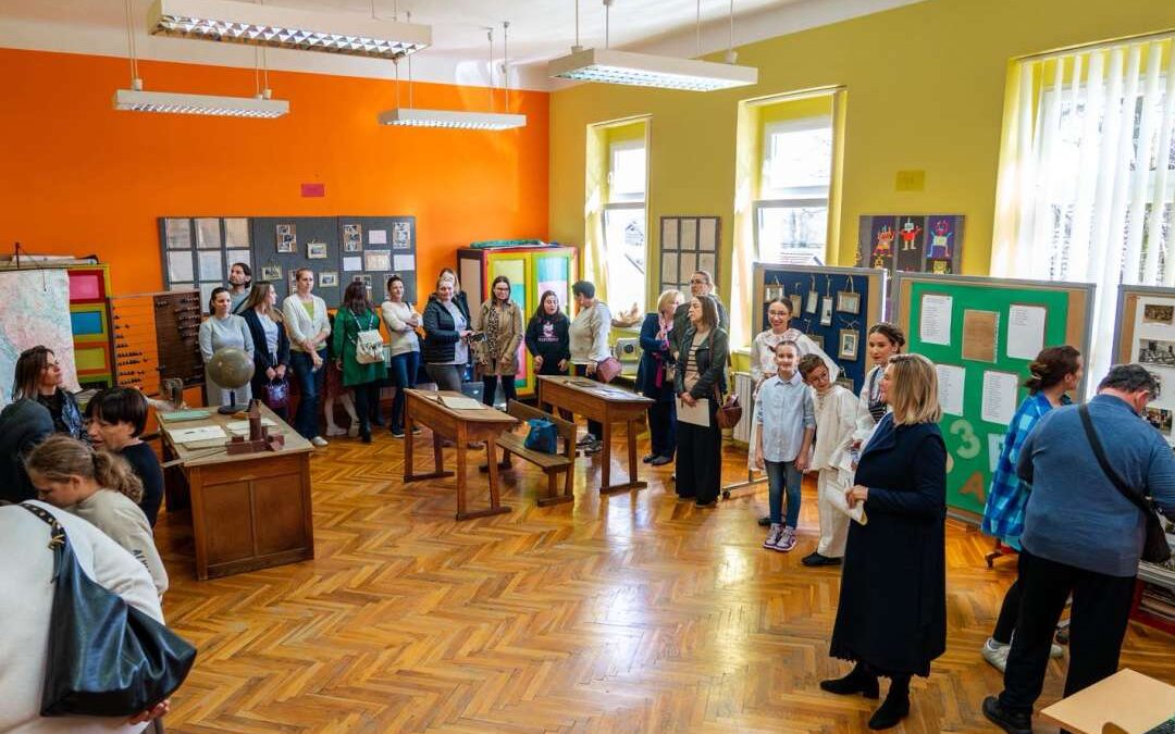 Otvorena izložba povodom 120. obljetnice PŠ Velika Jelsa